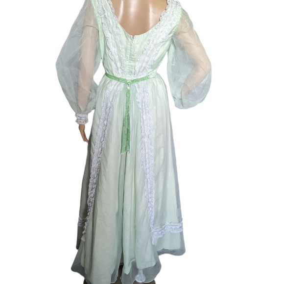 Vintage 70s Nadine Pale Green Tulle & Daisy Trim Cocktail Party Prom Dress Gown - Picture 2 of 10